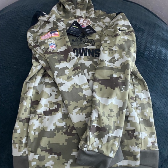 Men's Cleveland Browns Nike Camo Salute To Service Therma Performance pullover - Picture 2 of 3